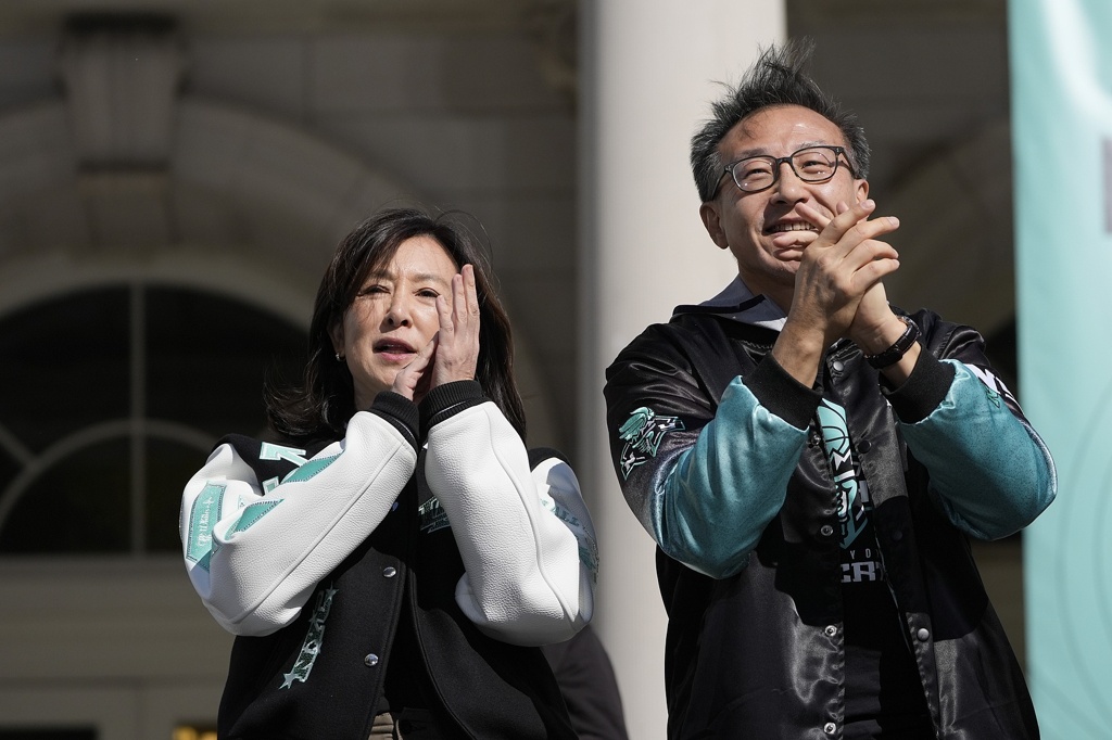 萧华：蔡崇信是中美体育领域的桥梁 篮球能连接世界上不同的人群